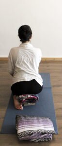 Aurore posture de yoga, janushirsasana de de dos l'univers Prayana Yoga