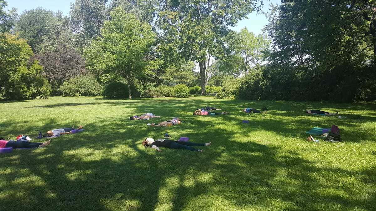 Prayana Yoga - cours de yoga estivale au parc victoria